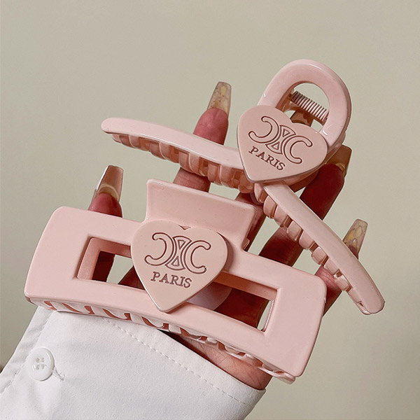 [수입배송기간2주소요]  린  느.   로고 디자인 로맨틱 핑크 집게핀 ( 꼬임, 사각 )